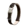 Das neue Buffalo Ultra Halsband ist die perfekte Kombination aus Eleganz und Funktionalität für Ihren Hund. Mit seiner innovativen Alu-Steckschnalle und der stufenlosen Verstellbarkeit setzt dieses Halsband neue Maßstäbe im Bereich der Lederhalsbänder. Der Hersteller Karlie hat dieses einzigartige Gebrauchsmuster patentiert, um Ihnen ein hochwertiges und langlebiges Produkt zu bieten. Dank der speziellen Scotchgard-Behandlung ist das echte Büffelleder nicht nur wasserabweisend, sondern auch besonders robust und pflegeleicht. Eine zusätzliche Nyloneinlage sorgt für optimale Stabilität und Reißfestigkeit, während das weiche Futterleder höchsten Tragekomfort für Ihren Hund gewährleistet. Hergestellt in Deutschland, ist dieses Halsband in der verstellbaren Länge von 55 bis 75 cm und einer Breite von 40 mm in den eleganten Farben Schwarz und Hellbeige erhältlich. Entscheiden Sie sich für Qualität und Stil – das Buffalo Ultra Halsband ist die beste Wahl für anspruchsvolle Hundebesitzer!