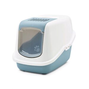 Die Katzentoilette Nestor ist eine modern designte und praktische Lösung für Katzenbesitzer, die Wert auf einfache Reinigung legen. Mit ihrer innovativen aufklappbaren Front ermöglicht sie eine schnelle und mühelose Entsorgung von verunreinigtem Katzenstreu, ganz ohne den Deckel abnehmen zu müssen. Die erhöhte Bodenwanne sorgt dafür, dass keine Flüssigkeiten auslaufen, was die Hygiene zusätzlich verbessert. Ausgestattet mit einem komfortablen Griff, einer langlebigen Kunststoff-Schwingtüre und einem effektiven Carbon-Filter, bietet die Nestor Katzentoilette hohe Qualität und Funktionalität. Die kompakten Maße von ca. 39 x 56 x 38,5 cm machen sie ideal für jedes Zuhause. Entdecken Sie die besten Lösungen für die Katzenpflege mit der Nestor Katzentoilette – für ein sauberes und angenehmes Umfeld für Ihre Katze!