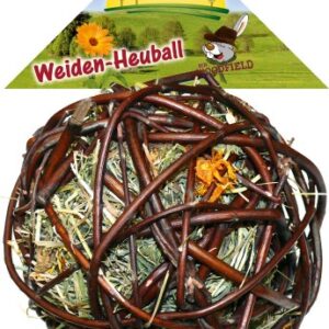 Entdecken Sie unseren hochwertigen Ball aus natürlicher Weide, der mit frischem Wiesenheu und duftenden Ringelblumen gefüllt ist. Ihr Haustier wird begeistert sein, denn dieser Spielball bietet unendlichen Spaß beim Rollen, Jagen, Kuscheln und Nagen. Die sorgfältige Zusammensetzung von 68,8% Heu, 25% Weide und 6,2% Ringelblume sorgt nicht nur für Unterhaltung, sondern auch für eine gesunde Beschäftigung. Mit einem Durchmesser von ca. 12 cm und einem Gewicht von 80 g ist dieser Ball ideal für kleine und mittelgroße Tiere. Denken Sie daran, den Ball regelmäßig auszutauschen, wenn er verschmutzt ist, um die Hygiene zu gewährleisten. Gönnen Sie Ihrem Tier dieses natürliche Spielzeug für stundenlangen, artgerechten Spaß!
