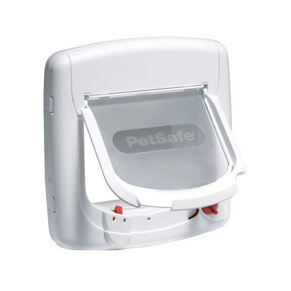 Die Staywell Magnet-Katzenklappe bietet Ihrer Katze die Freiheit, selbstständig ins Haus zu gelangen, und sorgt gleichzeitig für Ihre Sicherheit. Diese einfach zu programmierende Katzentür ist ideal für Katzen bis zu 7 kg und ermöglicht dank des praktischen Halsbandmagneten ausschließlich Ihrer Katze den Zutritt. Mit der transparenten Klappe und dem drehbaren 4-Weg-Verschluss können Sie die Funktionen flexibel einstellen: Nur Einlass, nur Ausgang, komplett verriegelt oder freies Herein- und Herausgehen für Ihre Katze. Die Gesamtgröße der Katzentür beträgt 252 x 241 mm, während die Ausschnittsgröße für Holz 175 x 168 mm und für Glas einen Durchmesser von 212 mm hat. Die maximale Schulterbreite Ihrer Katze sollte 150 mm nicht überschreiten. Diese hochwertige Katzentür in Weiß ist die perfekte Lösung für mehr Unabhängigkeit und Sicherheit für Sie und Ihr Haustier!