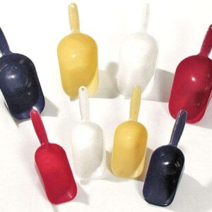Entdecken Sie unsere vielseitige Mehrzweckschaufel, die sich perfekt für die Fütterung von Tieren und das Verteilen von Einstreu eignet. Mit einem großzügigen Fassungsvermögen von 600 ml ermöglicht sie eine einfache und effiziente Handhabung. Diese Schaufel ist aus hochwertigem Material gefertigt und bietet Ihnen eine langlebige Lösung für Ihre täglichen Aufgaben im Stall oder Garten. Bitte beachten Sie, dass die Farbwahl automatisch erfolgt, abhängig vom aktuellen Lagerbestand. Entscheiden Sie sich für Qualität und Funktionalität mit unserer praktischen Mehrzweckschaufel!