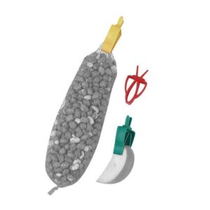Diese 3 vielseitig einsetzbaren Universalhalter für Futter und Leckereien sind die perfekte Lösung zur einfachen Befestigung in Nager- oder Vogelkäfigen. Hergestellt aus hochwertigem Kunststoff, bieten sie eine langlebige und praktische Möglichkeit, Ihre Tiere zu füttern und zu verwöhnen. Die Halter sind in verschiedenen Farben erhältlich, wobei die genaue Farbwahl je nach Lagerbestand erfolgt. Diese praktischen Futterhalter sind ideal für alle Tierliebhaber, die ihren Nager oder Vogel mit frischen Leckereien versorgen möchten. Bitte beachten Sie, dass das abgebildete Futter nicht im Lieferumfang enthalten ist. Holen Sie sich jetzt diese nützlichen Universalhalter und sorgen Sie für eine einfache Fütterung Ihrer Lieblinge!
