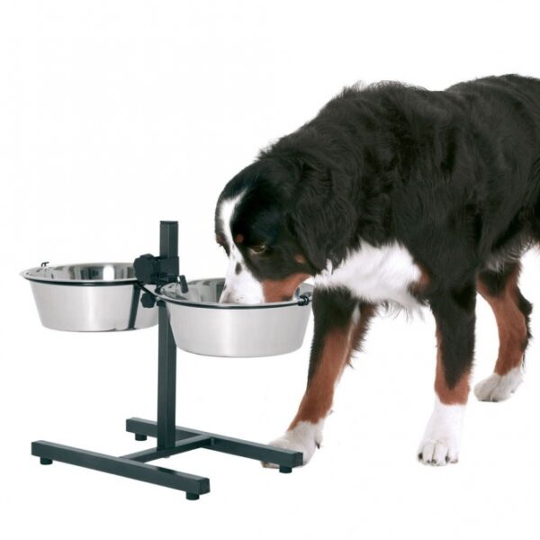 Dieser stabile Futternapfständer für zwei Näpfe ist ideal für Haustierbesitzer, die Wert auf eine gesunde Ernährung ihrer Tiere legen. Mit seiner praktischen Höhenverstellbarkeit bis zu 60 cm ermöglicht er ein ergonomisches Fressen, das Gelenke schont und die Muskulatur entspannt. Im Lieferumfang sind zwei hochwertige Edelstahlnäpfe enthalten, die ein Fassungsvermögen von ca. 2,5 Litern bieten. Der Napfdurchmesser von ca. 18 - 25 cm ist perfekt für Haustiere jeder Größe. Investieren Sie in diesen praktischen Futternapfständer und sorgen Sie für eine bequeme Fütterung Ihres Lieblings!
