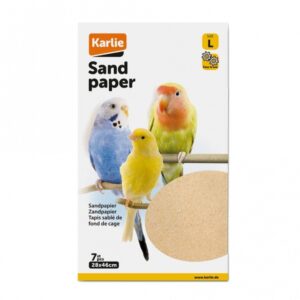 Unser hochwertiges Sandpapier ist die ideale und praktische Alternative zu herkömmlichem Vogelsand. Es wird einfach auf den Käfigboden gelegt und sorgt für eine saubere und hygienische Umgebung für Ihre Vögel. Mit den großzügigen Maßen von ca. 28 x 46 cm und einem Inhalt von 7 Stück ist es perfekt für alle Käfiggrößen geeignet. Regelmäßiger Austausch gewährleistet die Gesundheit Ihrer gefiederten Freunde. Bitte beachten Sie, dass der Verein der Wellensittich-Freunde Deutschland e.V. diesem Produkt skeptisch gegenübersteht. Informieren Sie sich vor dem Kauf unter www.vwfd.de über mögliche Alternativen.