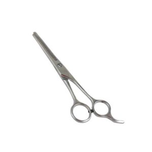 Die hochwertige einseitige Effilierschere deluxe ist ideal zum Ausdünnen und Stylen von Fell, insbesondere bei Hunden und Katzen. Mit einer Länge von ca. 17 cm und einer Breite von 5 cm ermöglicht sie präzises Schneiden, selbst bei stark verfilzten Haaren. Diese Schere vereint hohe Qualität und Benutzerfreundlichkeit, sodass Sie mühelos das Fell Ihres Haustiers in Form bringen können. Investieren Sie in dieses praktische Werkzeug, um das Styling Ihres Vierbeiners zum Kinderspiel zu machen – für ein gepflegtes und gesundes Erscheinungsbild.