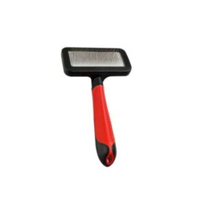 Die professionelle Zupfbürste von Karlie Flamingo ist das perfekte Werkzeug für die optimale Fellpflege Ihres Hundes. Ausgestattet mit flexiblen Borsten und einem ergonomisch geformten Anti-Rutsch-Softgriff sorgt sie für eine sanfte und effektive Reinigung. Diese hochwertige Zupfbürste entfernt mühelos Staub, Schmutz sowie lose Haare und Unterwolle, was sie zu einem unverzichtbaren Zubehör für jeden Hundebesitzer macht. Mit einer kompakten Größe von ca. 18 x 10 x 4 cm und einem Gewicht von nur 78 g ist sie leicht zu handhaben und ideal für den täglichen Einsatz. Die stilvolle rot-schwarze Farbgebung rundet das ansprechende Design ab. Investieren Sie in die beste Fellpflege für Ihren Hund mit der Zupfbürste von Karlie Flamingo!