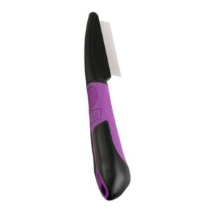 Der Karlie Flamingo Professional Flohkamm ist das ideale Werkzeug zur sicheren und effektiven Bekämpfung von Flöhen bei Ihrem Haustier. Mit seinem ergonomisch geformten Anti-Rutsch-Softgriff liegt der Flohkamm perfekt in der Hand und ermöglicht eine komfortable Anwendung, selbst bei längeren Grooming-Sessions. Die kompakten Maße von ca. 21 x 4,5 x 3 cm (LxBxH) machen ihn handlich und leicht zu verstauen. In der attraktiven Farbkombination Lila-Schwarz ist dieser Flohkamm nicht nur funktional, sondern auch stilvoll. Vertrauen Sie auf die hohe Qualität von Karlie Flamingo und sorgen Sie für das Wohlbefinden Ihres Haustiers – für ein flohfreies Zuhause!