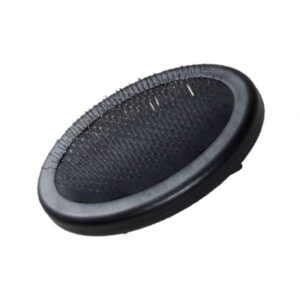 Entdecken Sie die vielseitige Universalbürste, die speziell als Aufsatz für das Click-it Fellpflegesystem konzipiert wurde. Dieser hochwertige Aufsatz kann nur in Kombination mit dem ergonomischen Kombinationsgriff (Artikelnr. 1030302) verwendet werden. Das Click-it Fellpflegesystem ermöglicht es Ihnen, individuell die Aufsätze auszuwählen, die Sie für die optimale Fellpflege Ihres Haustiers benötigen. Die Aufsätze sind kinderleicht zu wechseln und lassen sich mühelos in den rutschfesten Softgriff einklicken, der aus einem angenehmen Materialmix besteht und perfekt in der Hand liegt. So wird das Fellpflege-Erlebnis sowohl präzise als auch komfortabel. Weitere praktische Aufsätze sind der Entfilzungskamm (Artikelnr. 1030303), der Flohkamm (Artikelnr. 1030304), der Kamm mit rotierenden Zinken (Artikelnr. 1030305) und die Stiftbürste (Artikelnr. 1030306). Bitte beachten Sie: Im Lieferumfang ist nur der Aufsatz enthalten! Holen Sie sich jetzt die Universalbürste für eine einfache und effektive Fellpflege!