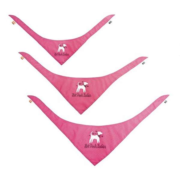 Das Halstuch Hot Pink Ladys ist nicht nur ein modisches Accessoire, sondern erfüllt auch eine wichtige Funktion für Hundebesitzer. Entwickelt in Zusammenarbeit mit dem BVZ (Bundesverband zertifizierter Hundetrainer), dient es dazu, Hündinnen während der Läufigkeit deutlich zu kennzeichnen. So werden Rüdenbesitzer rechtzeitig vor einer 'hot pink lady' gewarnt. Die auffällige Farbe Pink wurde gewählt, um eine hohe Signalwirkung zu erzielen und die Initiative 'Hot Pink Lady' zu unterstützen. Ziel ist es, dass sich viele Hundebesitzer anschließen, um das Miteinander für alle Beteiligten einfacher und angenehmer zu gestalten. Das Halstuch hat die Größe S mit einer Gesamtlänge von ca. 55 cm und wird bequem im Nacken gebunden. Setzen Sie auf Qualität und Sichtbarkeit für Ihre Hündin!