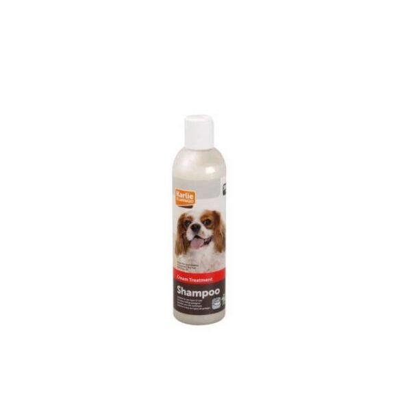 Unser hochwertiges Creme-Shampoo sorgt für ein gesundes und strahlendes Fell, während es gleichzeitig das Haar verstärkt. Angereichert mit pflegendem Olivenöl, bietet es intensive Feuchtigkeit und Nährstoffe für glänzende Ergebnisse. Ideal für alle Felltypen, ist dieses Shampoo eine perfekte Wahl für Tierliebhaber, die hohe Qualität zu einem günstigen Preis suchen. Mit einem Inhalt von 300 ml ist es die ideale Lösung für die tägliche Pflege Ihres Haustiers – für ein glückliches und gesundes Leben!