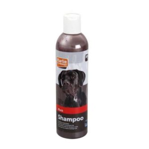 Das hochwertige Black-Shampoo sorgt dafür, dass schwarzes Fell seine natürliche, tiefdunkle Farbe und seinen strahlenden Glanz zurückerhält. Mit einem Inhalt von 300 ml bietet es eine effektive Reinigung, die speziell für die Pflege von dunklem Fell entwickelt wurde. Die sorgfältig ausgewählten Inhaltsstoffe, darunter 5-15% anionische Tenside, weniger als 5% nichtionische und amphotere Tenside, sowie Parfüm und Sodium-Benzoat, garantieren eine sanfte und gründliche Reinigung ohne schädliche Chemikalien. Verwöhnen Sie Ihr Haustier mit diesem erstklassigen Shampoo und bringen Sie die Schönheit seines Fells zurück – für ein gesundes und glänzendes Aussehen!