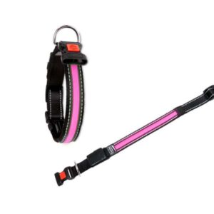 Das Visio Light o’LED Halsband bietet Ihnen und Ihrem Hund mehr Sicherheit während der dunklen Jahreszeit. Mit seinem besonders hellen Blinklicht und einer beeindruckenden Leuchtdauer von bis zu 2-3 Stunden ist es ideal für lange Spaziergänge. Der Akku ist in nur 1 Stunde über das mitgelieferte USB-Ladekabel aufgeladen, was die Nutzung äußerst praktisch macht. Hergestellt aus strapazierfähigem Nylon, ist dieses LED-Halsband in 3 Größen und 3 attraktiven Farben erhältlich und lässt sich perfekt mit der passenden Karlie Flamingo o'LED Leine kombinieren. Wählen Sie das stilvolle Schwarz mit Pink für einen modischen Look und genießen Sie die Sicherheit, die dieses hochwertige Halsband Ihrem Vierbeiner bietet.