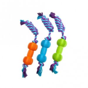 Entdecken Sie unser hochwertiges Spielzeug aus über 50% Naturkautschuk, das perfekt für Wurf- und Zerrspiele geeignet ist. Mit einer Länge von ca. 38 cm bietet es nicht nur hervorragende Haltbarkeit, sondern auch ein sicheres Spielerlebnis für Ihren vierbeinigen Freund. Das Spielzeug ist in verschiedenen Farben erhältlich, wobei die genaue Farbwahl je nach Lagerbestand erfolgt. Ideal für alle Hunde, die aktives Spielen lieben – bringen Sie Spaß und Freude in den Alltag Ihres Haustieres mit diesem langlebigen und umweltfreundlichen Spielzeug!
