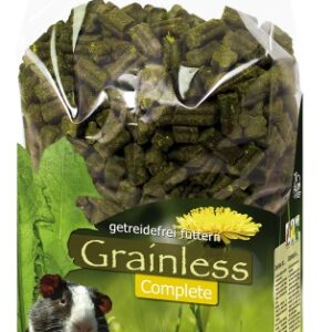 Entdecken Sie unser hochwertiges Alleinfuttermittel für Meerschweinchen – Grainless Complete. Dieses Futter besteht zu 100% aus schonend gepressten Quad-Bits, die alle wichtigen Grainless Komponenten enthalten und durch ihre spezielle Form den Zahnabrieb optimal unterstützen. Die ausgewogene Mischung aus natürlichen Zutaten, darunter Lieschgras, Petersilie und Karotten, sorgt dafür, dass keine Selektion möglich ist und Ihr Meerschweinchen alle Nährstoffe erhält, die es braucht, einschließlich des extra Vitamin C aus Petersilie. Für eine gesunde Ernährung empfehlen wir, den Futternapf erst aufzufüllen, wenn er fast leer ist, und stets frisches Wasser sowie Heu bereitzustellen. Mit einem hohen Proteingehalt von 14,8% und wichtigen Vitaminen wie A, C und E ist Grainless Complete die ideale Wahl für eine gesunde und ausgewogene Ernährung Ihres kleinen Lieblings.
