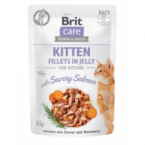 Entdecken Sie die Brit Care Cat Pouch Kitten Fillets in Jelly mit herzhaftem Lachs – das optimale Superpremium-Nassfutter für Ihre Kätzchen! Diese leckeren Filets in Gelee sind nicht nur geschmacklich ansprechend, sondern auch angereichert mit gesunden Zutaten wie Karotte und Rosmarin, die zur Verdauung Ihrer Katze beitragen. Mit einem hohen Fleischanteil von 85 % (62 % Huhn, 15 % Leber, 8 % Lachs) und einer getreidefreien Rezeptur ist dieses Futter ideal als Alleinfuttermittel oder als köstliche Ergänzung zum Trockenfutter geeignet. Genießen Sie die Vorteile eines hochwertigen Katzenfutters, das ohne GMO, Soja und Zuckerzusatz auskommt. Die analytischen Bestandteile garantieren eine ausgewogene Ernährung mit Rohprotein von 9,0 % und einem hohen Feuchtigkeitsgehalt von 82,0 %. Achten Sie darauf, immer frisches Wasser bereitzustellen und das Futter bei Raumtemperatur zu servieren. Für eine abwechslungsreiche Ernährung folgen Sie der Fütterungstabelle: - 2 – 4 Monate: 1,5 - 2 Pouches pro Tag - 4 – 6 Monate: 2 - 3 Pouches pro Tag - 6 – 12 Monate: 3 - 4 Pouches pro Tag Gönnen Sie Ihrem Kätzchen das Beste – mit Brit Care Cat Pouch Kitten Fillets in Jelly!