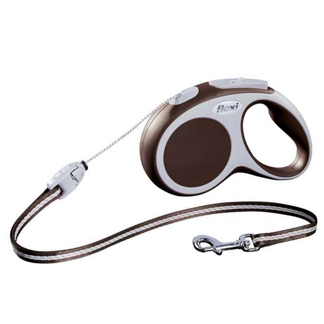 Diese hochwertige Seil-Roll-Leine von Flexi ist ideal für Hunde bis zu 12 kg und bietet eine Länge von 5 m, perfekt für entspannte Spaziergänge. Ausgestattet mit einem innovativen Kurzhub-Bremssystem und einer praktischen Gurtwechsel-Verbindung, sorgt sie für maximale Sicherheit und Kontrolle. Der komfortable Softgriff liegt angenehm in der Hand und ermöglicht einen sicheren Halt, während der reflektierende Streifen am Gurtansatz für zusätzliche Sichtbarkeit bei Dunkelheit sorgt. Diese Leine ist in vielen modernen Farben erhältlich, darunter auch ein elegantes Braun, und lässt sich mit weiterem Zubehör von Flexi erweitern. Entscheiden Sie sich für Qualität und Sicherheit mit der Flexi Seil-Roll-Leine – der besten Wahl für Ihren vierbeinigen Freund!