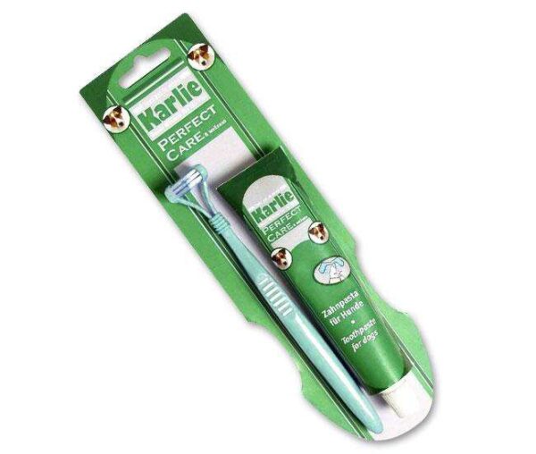 Entdecken Sie das Zahnpflege-Starterset für Hunde aus der hochwertigen Karlie Perfect Care Pflegeserie. Dieses praktische Set besteht aus einer speziell für Hunde entwickelten Zahnbürste und einer Tube Zahnpasta, die optimale Zahnhygiene gewährleistet. Die innovative Zahnbürste mit doppelseitigen Borsten reinigt die Zähne Ihres Hundes effektiv von innen und außen – für ein strahlendes Lächeln und gesunde Zähne. Sorgen Sie für die beste Zahnpflege Ihres Vierbeiners und fördern Sie sein Wohlbefinden mit diesem günstigen und hochwertigen Pflegeprodukt. Ideal für alle Hundebesitzer, die Wert auf die Zahngesundheit ihres Haustieres legen!