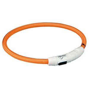 Der spritzwassergeschützte Flash Leuchtring aus hochwertigem TPU/Nylon sorgt dafür, dass Ihr Hund bis zu 500 Meter weit sichtbar ist. Dieser innovative Leuchtring benötigt keine teuren Batterien, sondern wird einfach über das mitgelieferte USB-Kabel aufgeladen – ideal für umweltbewusste Hundebesitzer. Der Leuchtschlauch ist spritzwassergeschützt und bietet die Möglichkeit, zwischen Blink- und Dauerlicht zu wählen. Mit einer Akkuladung genießen Sie bis zu 5 Stunden Dauerlicht oder 8 Stunden Blinklicht. Zudem lässt sich der Leuchtring individuell anpassen, indem er einfach auf die gewünschte Größe zugeschnitten wird. Im Lieferumfang sind ein Ladekabel und ein Schraubenzieher enthalten. Größe: L-XL, Länge: ca. 65 cm, Durchmesser: ca. 7 mm, Farbe: leuchtendes Orange. Machen Sie Ihren Hund mit diesem praktischen und günstigen Leuchtring sichtbar und sicher bei Nacht!