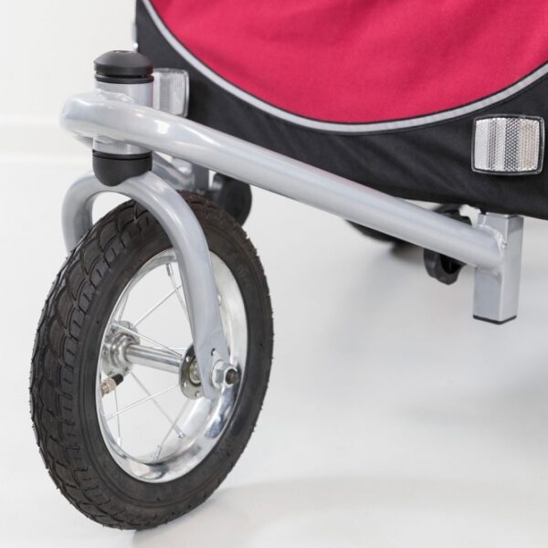 Verwandeln Sie Ihren Fahrrad-Anhänger mühelos in einen praktischen Jogger mit unserem hochwertigen Umbau-Kit. Dieses innovative Produkt ist besonders wendig dank des 360°-Gelenks, das Ihnen maximale Flexibilität beim Joggen bietet. Die integrierte Feststellbremse sorgt für zusätzliche Sicherheit, während der rutschfeste Griff einen komfortablen Halt gewährleistet. Die einfache Montage macht es Ihnen leicht, den Anhänger in kürzester Zeit umzurüsten. Ideal geeignet für Anhänger mit der Artikelnr.: 12816-TRXI, ist dieses Umbau-Kit die perfekte Lösung für aktive Familien, die gerne draußen sind.
