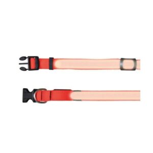 Sichern Sie sich und Ihren Hund mit dem hochwertigen Flash Halsband von Trixie! Besonders in den Herbst- und Wintermonaten ist es wichtig, dass Sie und Ihr Hund für Autofahrer sofort sichtbar sind, um Unfälle zu vermeiden. Dieses strapazierfähige Halsband aus robustem Nylon bietet zwei praktische Leuchtfunktionen: Blinklicht und Dauerlicht. Mit einer Sichtweite von bis zu 400 Metern sorgt es für maximale Sicherheit in der Dunkelheit. Das Halsband wird inklusive einer langlebigen Batterie geliefert, die etwa 200 Stunden im Blinklicht-Modus und 100 Stunden im Dauerlicht-Modus hält. Zudem ist es spritzwassergeschützt und stufenlos verstellbar für optimalen Tragekomfort. Erhältlich in der auffälligen Farbe Signalorange und in der Größe L-XL (ca. 55-70 cm Länge und 25 mm Breite) – für mehr Sicherheit für Mensch und Tier!