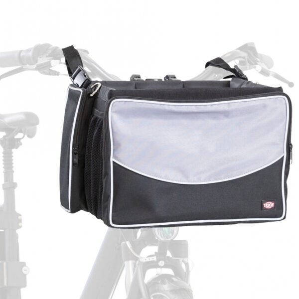 Dieser praktische Transportkorb für Haustiere kombiniert hohe Qualität mit durchdachtem Design. Aus robustem Polyester gefertigt, bietet er eine Metallhalterung, die für zusätzliche Sicherheit sorgt. Mit einem gepolsterten Rand und einer herausnehmbaren, gepolsterten Bodeneinlage ist der Komfort für Ihr Tier garantiert. Die Außentaschen sind ideal für die Aufbewahrung von Zubehör, während der abnehmbare Schulterriemen und die integrierte Kurzleine eine einfache Handhabung ermöglichen. Reflektierende Elemente sorgen für Sichtbarkeit bei schlechten Lichtverhältnissen. Mit den kompakten Maßen von ca. 41 × 26 × 26 cm ist dieser Transportkorb für Tiere bis zu 6 kg Körpergewicht geeignet und in der eleganten Farbe schwarz/grau erhältlich. Der perfekte Begleiter für sichere und komfortable Ausflüge mit Ihrem kleinen Freund!