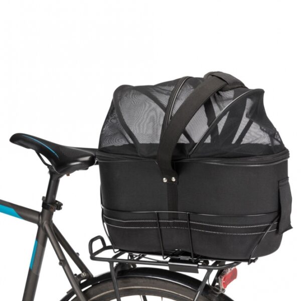 Sichern Sie den komfortablen Transport Ihres Haustieres mit unserem stabilen und hochwertigen Tierkorb für E-Bikes. Der robuste Metallrahmen bietet einen sicheren Halt und ist für Gepäckträger mit einer Breite von 8,5 bis 12 cm geeignet. Dank der praktischen Klettverschlüsse lässt sich der Korb einfach abnehmen. Die Netz-Abdeckung sorgt für eine optimale Belüftung, während die integrierte Kurzleine Ihr Tier zusätzlich sichert. Reflektierende Elemente erhöhen die Sichtbarkeit bei Dunkelheit, und die herausnehmbare, gepolsterte Bodeneinlage mit Plüsch-Bezug garantiert einen hohen Komfort für Ihr Haustier. Hergestellt aus formstabilem EVA, erfüllt dieser Korb die tierschutzkonformen Anforderungen nach § 18 (AT) und hat die idealen Maße von 29 × 42 × 48 cm. Er ist für Tiere bis zu 6 kg geeignet und in klassischem Schwarz erhältlich. Machen Sie jeden Ausflug mit Ihrem Haustier sicher und angenehm!