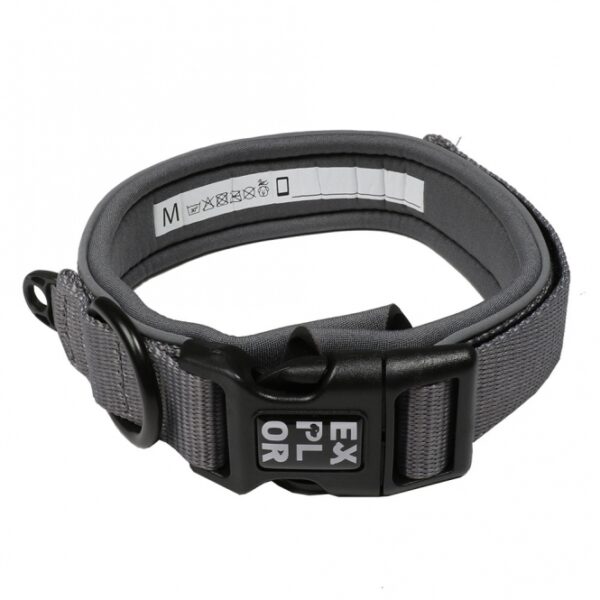 Entdecken Sie das EXPLOR Ultimate Fit Comfy Halsband – das ideale Halsband für Ihren Hund, das sowohl Komfort als auch Sicherheit vereint. Hergestellt aus strapazierfähigem und geschmeidigem Neopren, bietet es eine hervorragende Passform und Kontrolle während Ihrer gemeinsamen Ausflüge. Dank des schnell trocknenden und atmungsaktiven Materials bleibt Ihr Hund auch an warmen Tagen angenehm kühl. Die reflektierende Einfassung sorgt für optimale Sichtbarkeit im Straßenverkehr, während der robuste D-Ring aus Edelstahl eine sichere Befestigung der Leine garantiert. Mit dem praktischen Klettverschluss lässt sich das Halsband mühelos anpassen. Zudem bietet es Platz für wichtige Kontaktinformationen und Pflegehinweise, damit Sie lange Freude daran haben. Wählen Sie das EXPLOR Ultimate Fit Comfy Halsband in Größe M (39-44 cm) und gehen Sie mit Ihrem Hund auf Erkundungstour! **Keywords:** Halsband für Hunde, komfortables Halsband, strapazierfähiges Neopren, reflektierendes Halsband, D-Ring aus Edelstahl, schnell trocknend, atmungsaktiv, Hundezubehör.