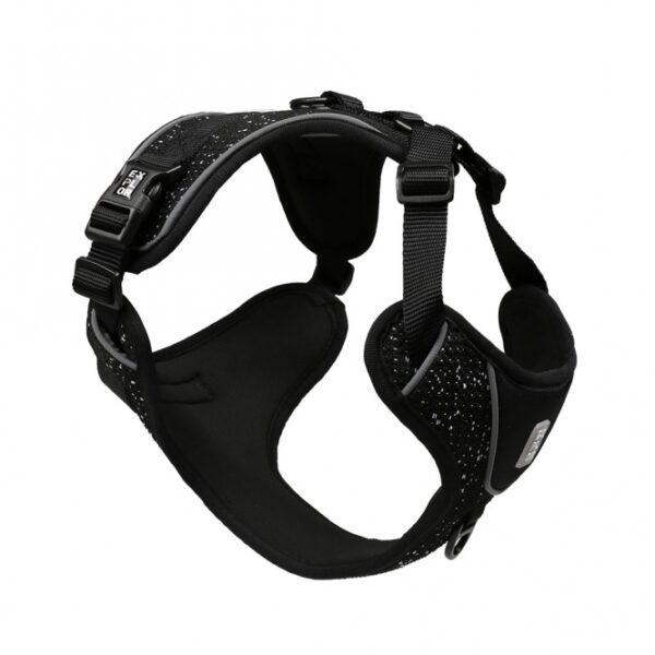 Das EXPLOR Ultimate Fit No-Pull-Geschirr ist das perfekte ergonomische Hundegeschirr für alle, die mit ihrem Hund sowohl in der Stadt als auch in der Natur unterwegs sind. Es sorgt für optimale Bewegungsfreiheit, da der Druck beim Ziehen an der Leine gleichmäßig über die Brust verteilt wird und somit empfindliche Organe im Nacken schützt. Mit zwei stabilen Edelstahl-Befestigungsringen – einem auf dem Rücken für ruhige Hunde und einem verstärkten D-Ring im Brustbereich für aktive Hunde – bietet es vielseitige Einsatzmöglichkeiten. Das verstellbare Design um Nacken und Brust macht es für nahezu alle Hunde geeignet. Die weichen, atmungsaktiven Materialien verhindern Wundscheuern und sorgen für hohen Tragekomfort, während die leichten Stoffe schnell trocknen, ideal für schwimmfreudige Hunde. Für Sicherheit im Straßenverkehr sorgen reflektierende Paspeln, die optimale Sichtbarkeit gewährleisten. Zudem gibt es eine praktische Innentasche für einen ID-Anhänger, damit dieser immer griffbereit und unbeschädigt bleibt. Erleben Sie unvergessliche Abenteuer mit Ihrem Hund – gehen Sie raus und ERKUNDEN Sie die Welt! **Hauptmerkmale:** - Ergonomisches Design für viel Bewegungsfreiheit - Strapazierfähiges, leichtes und atmungsaktives Material - Edelstahl-Befestigungsringe und verstärkte D-Ringe - Praktische Schnallen in der Mitte und reflektierende Paspeln - Innentasche für ID-Anhänger - Maße: XL - 52-66cm - 71-104cm Optimieren Sie Ihre Spaziergänge mit dem EXPLOR Ultimate Fit No-Pull-Geschirr – für ein sicheres und komfortables Erlebnis!