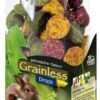 Entdecken Sie die perfekte Belohnung für Ihre Nager und Zwergkaninchen mit unserem 100% getreidefreien Ergänzungsfuttermittel, das ganz ohne Zucker oder Honig auskommt. Verfeinert mit vitaminreichen Karotten, bietet dieser gesunde Snack eine nahrhafte und schmackhafte Option für Ihre kleinen Haustiere. Die sorgfältig ausgewählten Zutaten, darunter 45% Karotten und hochwertige Erbsen, sorgen für eine ausgewogene Ernährung. Mit einem hohen Proteingehalt von 12,7% und wichtigen Nährstoffen ist unser Futter die beste Wahl für aktive und gesunde Nager. Verwöhnen Sie Ihre Lieblinge mit einem Snack, der nicht nur lecker, sondern auch gesund ist!