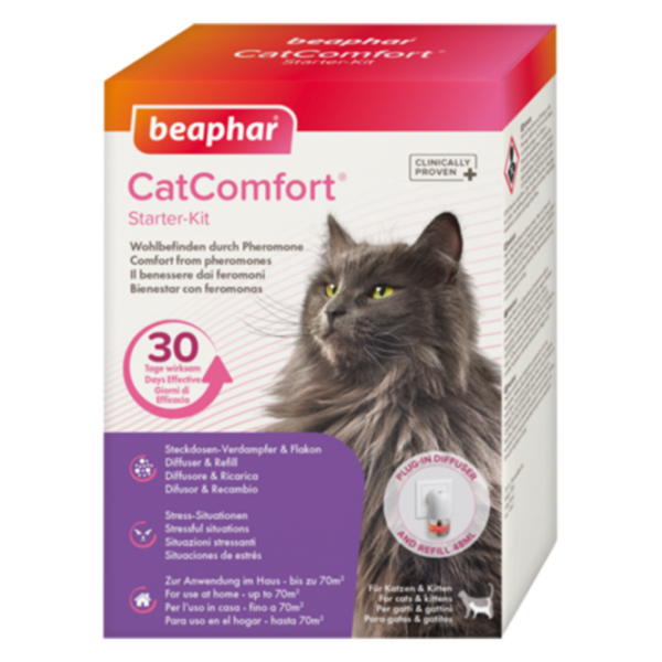 Beaphar CatComfort® ist die ideale Lösung, um das Wohlbefinden Ihrer Katze zu fördern und häufige Probleme wie Kratzmarkieren, Harnmarkieren und Ängste zu reduzieren. Dieses hochwertige Produkt nutzt synthetisch nachgebildete Pheromone, die das vertraute Gesichtspheromon Ihrer Katze imitieren und ihr ein Gefühl der Sicherheit in ihrer Umgebung vermitteln. Besonders bei Veränderungen im Zuhause, wie einem Umzug, neuen Möbeln oder Lärm (z.B. Silvester oder Partys), zeigt Beaphar CatComfort® seine Wirksamkeit. Der praktische Steckdosen-Verdampfer ist für Räume bis zu 70 m² geeignet und sorgt bis zu 30 Tage lang für eine beruhigende Atmosphäre. Wissenschaftlich belegt kann er auch stressbedingten Krankheiten vorbeugen und ist somit ein unverzichtbarer Helfer für Katzenbesitzer. Verwenden Sie den Beaphar CatComfort® Verdampfer in dem Raum, in dem Ihre Katze die meiste Zeit verbringt, und ersetzen Sie den Flakon nach 30 Tagen für optimale Ergebnisse. Auch für Kätzchen geeignet, ist Beaphar CatComfort® die perfekte Wahl für ein harmonisches Zuhause.