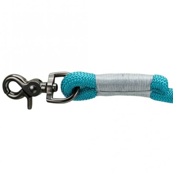 Entdecken Sie unser hochwertiges, rund gewebtes Tau mit einem praktischen Trigger Snap Hook, das sich ideal für verschiedene Anwendungen eignet. Mit einer Länge von 1 Meter und einem Durchmesser von 8 mm in der Größe S-M bietet es die perfekte Kombination aus Stabilität und Flexibilität. Die ansprechende Farbkombination in Petrol und Hellgrau macht dieses Tau nicht nur funktional, sondern auch optisch ansprechend. Darüber hinaus engagiert sich TRIXIE durch den Verkauf dieser Serie aktiv für den Meeresschutz und trägt somit zum Natur- und Artenschutz bei. Wählen Sie Qualität und Nachhaltigkeit – für ein gutes Gewissen und eine starke Leistung!