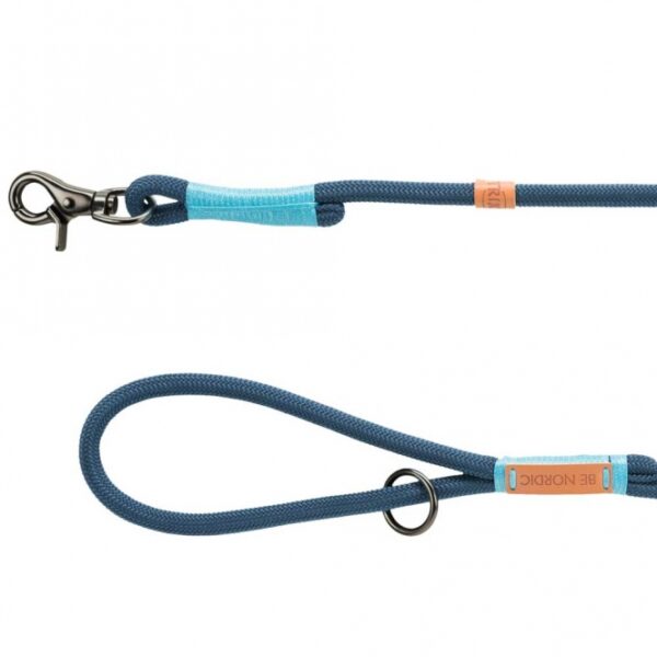 Entdecken Sie unser hochwertiges, rund gewebtes Tau mit einem praktischen Trigger Snap Hook, das sich ideal für verschiedene Anwendungen eignet. Mit einer Länge von 1 Meter und einem Durchmesser von 8 mm in der Größe S-M bietet es die perfekte Kombination aus Stabilität und Flexibilität. Die ansprechende Farbkombination in Petrol und Hellgrau macht dieses Tau nicht nur funktional, sondern auch optisch ansprechend. Darüber hinaus engagiert sich TRIXIE durch den Verkauf dieser Serie aktiv für den Meeresschutz und trägt somit zum Natur- und Artenschutz bei. Wählen Sie Qualität und Nachhaltigkeit – für ein gutes Gewissen und eine starke Leistung!