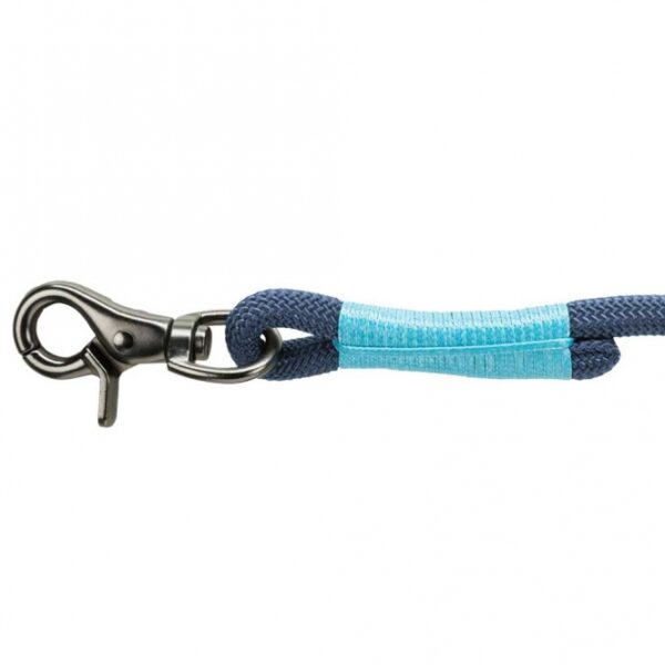 Entdecken Sie unser hochwertiges, rund gewebtes Tau mit einem praktischen Trigger Snap Hook, ideal für vielfältige Anwendungen. Mit einer Länge von 1 Meter und einem Durchmesser von 13 mm in der Größe L-XL bietet es nicht nur Stabilität, sondern auch Sicherheit beim Einsatz. Die ansprechende Farbkombination aus Dunkelblau und Hellblau macht dieses Tau zu einem echten Blickfang. Zudem unterstützen Sie mit jedem Kauf die Meeresschutzprojekte von TRIXIE und tragen aktiv zum Natur- und Artenschutz bei. Wählen Sie Qualität und Nachhaltigkeit – für ein gutes Gewissen und langlebige Produkte!