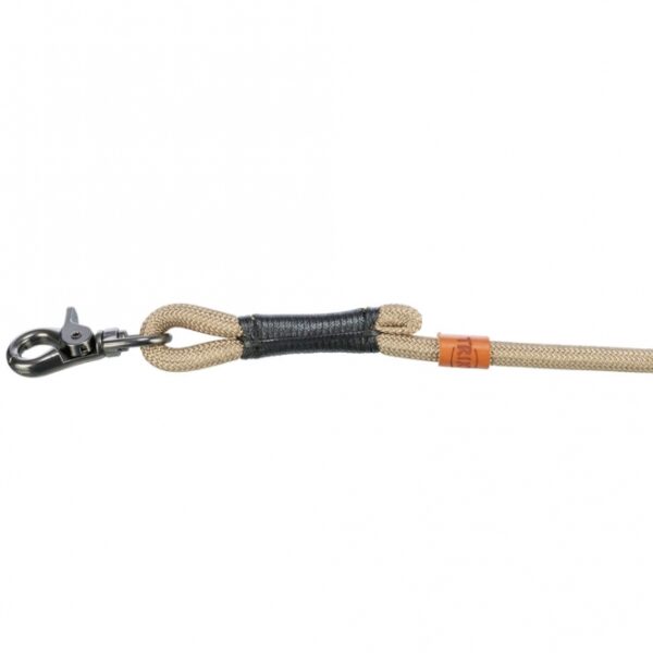 Entdecken Sie unser hochwertiges, rund gewebtes Tau mit einem praktischen Trigger Snap Hook, das sich ideal für alle Aktivitäten im Freien eignet. Mit einer Länge von 1 m und einem Durchmesser von 13 mm in der Größe L-XL bietet es nicht nur Stabilität, sondern auch eine ansprechende Farbkombination in sand/schwarz. Dieses vielseitige Tau ist perfekt für Hundebesitzer, die Wert auf hohe Qualität und Sicherheit legen. Zudem unterstützt der Verkauf dieser Serie die Meeresschutzprojekte von TRIXIE, wodurch Sie aktiv zum Natur- und Artenschutz beitragen können. Wählen Sie unser robustes Tau für zuverlässige Anwendungen und helfen Sie gleichzeitig, die Umwelt zu schützen!