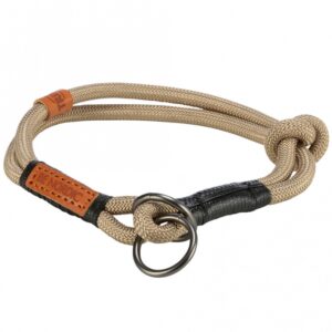 Dieser hochwertige Halsband aus rund gewebtem Tau bietet nicht nur eine stilvolle Optik in den Farben sand und schwarz, sondern auch höchste Funktionalität. Mit einer Länge von ca. 35 cm und einem Durchmesser von ca. 6 mm ist es ideal für Hunde jeden Alters. Der Halsumfang lässt sich dank der stufenlos verstellbaren Knoten individuell anpassen, was für optimalen Tragekomfort sorgt. Zudem unterstützt TRIXIE mit dem Verkauf dieser Serie wichtige Meeresschutzprojekte und trägt aktiv zum Natur- und Artenschutz bei. Investieren Sie in Qualität und Verantwortung – für einen glücklichen Hund und eine gesunde Umwelt!