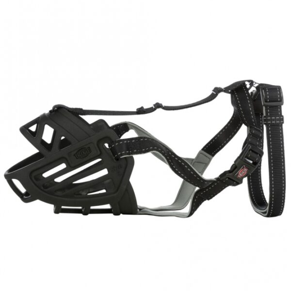 Suchen Sie nach einem hochwertigen Maulkorb für Ihren Hund? Unser robuster Maulkorb aus Gummi, Nylon und Neopren bietet eine ergonomische Passform, die sowohl flexibel als auch formstabil ist. Die stufenlos verstellbaren Stirn- und Genickriemen sowie die Genickschlaufe, teilweise neoprengefüttert, sorgen für optimalen Komfort und Sicherheit. Ihr Hund kann problemlos hecheln, trinken und Leckerlis genießen, während der Maulkorb dank der 3-fachen Befestigung ausbruchsicher ist. In elegantem Schwarz und tierschutzkonform nach § 18 (AT) ist dieser Maulkorb die ideale Wahl für Hunde aller Größen, vom Jack Russell Terrier bis zur Deutschen Dogge. Wählen Sie jetzt die passende Größe für Ihren vierbeinigen Freund und genießen Sie stressfreie Spaziergänge!