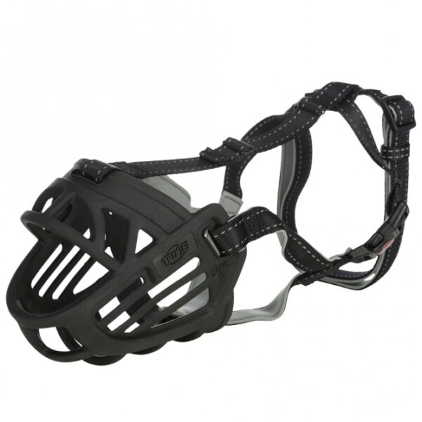 Suchen Sie nach einem hochwertigen Maulkorb für Ihren Hund? Unser robuster Maulkorb aus Gummi, Nylon und Neopren bietet eine ergonomische Passform, die sowohl flexibel als auch formstabil ist. Die stufenlos verstellbaren Stirn- und Genickriemen sowie die Genickschlaufe, teilweise neoprengefüttert, sorgen für optimalen Komfort und Sicherheit. Ihr Hund kann problemlos hecheln, trinken und Leckerlis genießen, während der Maulkorb dank der 3-fachen Befestigung ausbruchsicher ist. In elegantem Schwarz und tierschutzkonform nach § 18 (AT) ist dieser Maulkorb die ideale Wahl für Hunde aller Größen, vom Jack Russell Terrier bis zur Deutschen Dogge. Wählen Sie jetzt die passende Größe für Ihren vierbeinigen Freund und genießen Sie stressfreie Spaziergänge!