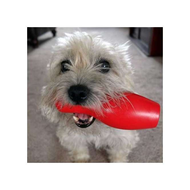 Der Tuggo Shake N Fetch ist das perfekte Spielzeug für energische und starke Hunde, die eine neue Herausforderung suchen. Dieses robuste und langlebige Hundespielzeug wurde sogar von Tigern getestet und garantiert stundenlangen Spielspaß. Der Kegel kann mit Wasser oder Sand bis zu einem Gewicht von 680g gefüllt werden, was zahlreiche kreative Spiel- und Trainingsmöglichkeiten eröffnet. Ungefüllt ist der Kegel auch ideal für den Einsatz im Wasser geeignet, was das Spielen am Strand oder im Schwimmbad noch spannender macht. Der Tuggo Shake N Fetch Small hat eine Größe von etwa 15 cm und ist in der auffälligen Farbe Rot erhältlich. Zudem gibt es den Tuggo Shake N Fetch in insgesamt 3 verschiedenen Größen und 2 attraktiven Farben. Entdecken Sie jetzt die hohe Qualität und Vielseitigkeit dieses einzigartigen Hundespielzeugs!