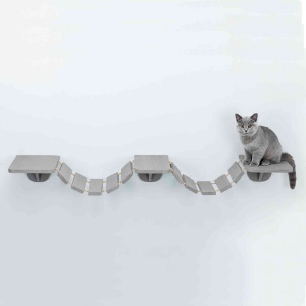 Dieser hochwertige Katzenbaum aus Holz und Sisal erweitert den Lebensraum Ihrer Katze und bietet ihr die Möglichkeit, höher gelegene Bereiche zu erkunden. Mit drei stabilen Plattformen (äußere: 22,5 × 30 cm, mittlere: 17,5 × 30 cm) ist er perfekt für Kletterlandschaften geeignet und fördert die natürliche Kletterlust Ihrer Katze. Die großzügigen Maße von ca. 150 × 30 cm bieten ausreichend Platz zum Spielen und Entspannen. In einem eleganten Taupe-Farbton fügt sich dieser Katzenbaum harmonisch in jede Wohnumgebung ein. Investieren Sie in die Gesundheit und das Wohlbefinden Ihrer Katze mit diesem stilvollen und funktionalen Möbelstück!