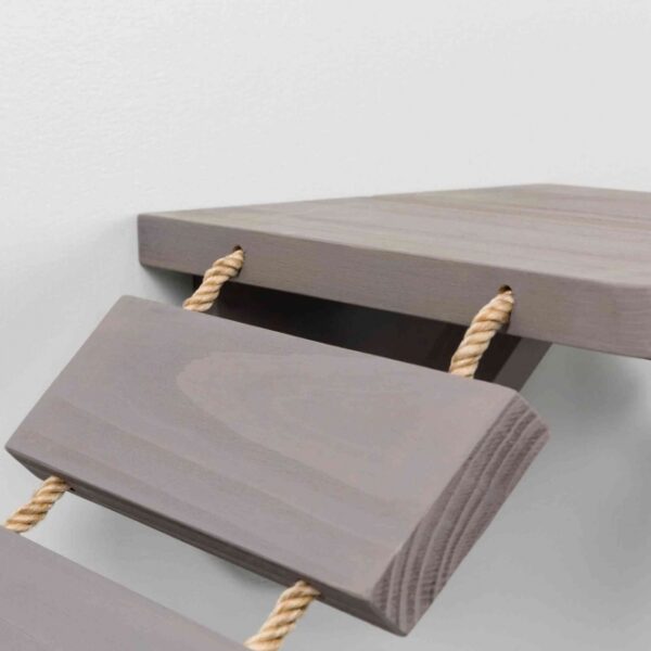 Dieser hochwertige Katzenbaum aus Holz und Sisal erweitert den Lebensraum Ihrer Katze und bietet ihr die Möglichkeit, höher gelegene Bereiche zu erkunden. Mit drei stabilen Plattformen (äußere: 22,5 × 30 cm, mittlere: 17,5 × 30 cm) ist er perfekt für Kletterlandschaften geeignet und fördert die natürliche Kletterlust Ihrer Katze. Die großzügigen Maße von ca. 150 × 30 cm bieten ausreichend Platz zum Spielen und Entspannen. In einem eleganten Taupe-Farbton fügt sich dieser Katzenbaum harmonisch in jede Wohnumgebung ein. Investieren Sie in die Gesundheit und das Wohlbefinden Ihrer Katze mit diesem stilvollen und funktionalen Möbelstück!