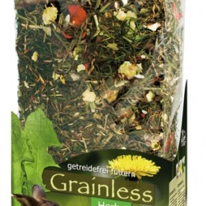 Grainless Herbs ist ein hochwertiges Alleinfutter für Zwergkaninchen, das aus einer sorgfältigen Mischung langfaseriger Gräser, gesunder Kräuter, frischem Gemüse und bunten Blüten besteht. Diese schmackhafte Futtermischung bietet die ideale Ernährungsgrundlage für ein gesundes Tierleben und unterstützt durch ihren hohen Rohfaseranteil den natürlichen Zahnabrieb. Leicht verdaulich und reich an gesundheitsfördernden Inhaltsstoffen, regt Grainless Herbs den Stoffwechsel an, stärkt die Verdauungsorgane und fördert die Gesundheit von Atemwegen und Immunsystem. Mit einer Zusammensetzung, die unter anderem Wiesen-Lieschgras, Löwenzahn und Brennnessel umfasst, ist dieses Futter die beste Wahl für Ihr Zwergkaninchen. Achten Sie darauf, täglich frisches Wasser und Heu bereitzustellen, um das Wohlbefinden Ihres Haustiers zu gewährleisten. Entscheiden Sie sich für Grainless Herbs – das ideale Futter für glückliche und gesunde Zwergkaninchen!