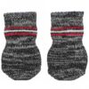 Die hochwertigen Hundesocken aus Baumwolle mit Elasthan sind die ideale Lösung für Ihren Vierbeiner, um auf glatten Flächen sicheren Halt zu finden. Besonders ältere Hunde profitieren von diesen praktischen Socken, die bei Rücken- und Gelenkschmerzen eine wertvolle Unterstützung bieten. Zudem fördern sie die Heilung von Verletzungen und schützen gleichzeitig Ihre Böden und Möbel vor unschönen Kratzspuren. Diese pflegeleichten Socken können bequem bei 30° gewaschen werden. Erhältlich in elegantem Grau, kommen sie im praktischen 2er-Pack und sind in der Größe L-XL, perfekt geeignet für Rassen wie den Rhodesian Ridgeback. Gönnen Sie Ihrem Hund den besten Schutz und Komfort mit diesen Antirutsch-Hundesocken!