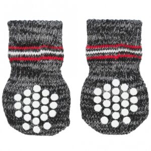 Die praktischen Hundesocken aus hochwertiger Baumwolle mit Elasthan sind der ideale Schutz für die Pfoten Ihres Vierbeiners. Dank der speziellen Antirutsch-Sohle bieten sie sicheren Halt auf glatten Böden, was besonders für ältere Hunde von Vorteil ist, die unter Rücken- und Gelenkschmerzen leiden. Diese Socken unterstützen nicht nur die Heilung von Verletzungen, sondern schützen auch Ihre Böden und Möbel vor unschönen Kratzspuren. Sie sind pflegeleicht und können bei 30° gewaschen werden. Erhältlich in der Farbe Grau und im praktischen 2er-Pack, sind sie in der Größe M-L perfekt geeignet für Rassen wie den Australian Shepherd. Schützen Sie die Gesundheit Ihres Hundes und verbessern Sie gleichzeitig den Komfort in Ihrem Zuhause mit diesen hochwertigen Hundesocken!