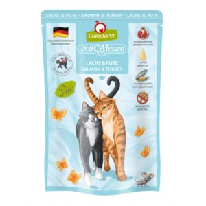 GranataPet ist ein einzigartiges und hochwertiges Katzenfutter, das speziell für die Bedürfnisse ausgewachsener Katzen entwickelt wurde. Die Hauptzutat, Granatapfelkerne, sind reich an natürlichen Polyphenolen, insbesondere Ellagsäure, die dazu beitragen, freie Radikale abzufangen und somit den Zellschutz sowie die Stärkung des Immunsystems Ihrer Katze zu fördern. Hergestellt in Deutschland, enthält GranataPet DeliCatessen Lachs & Pute hochwertige Zutaten wie frisches Lachs- und Putenfleisch (72 %), Taurin, Leinöl und Grünlippmuschel, die natürliche Quellen für Chondroitin und Glucosamin darstellen. Das Futter ist frei von Getreide, Gluten, Zucker, künstlichen Konservierungsmitteln sowie gentechnisch veränderten Organismen (GVO), was es zur idealen Wahl für gesundheitsbewusste Katzenbesitzer macht. Wählen Sie GranataPet für eine gesunde, schmackhafte und ausgewogene Ernährung Ihrer geliebten Katze!