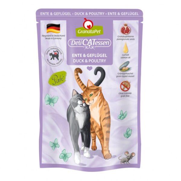 GranataPet ist ein hochwertiges Alleinfuttermittel für ausgewachsene Katzen, das durch die Verwendung von Granatapfelkernen, Taurin und Leinöl besonders heraussticht. Die natürlichen Polyphenole im Granatapfel unterstützen den Zellschutz und stärken das Immunsystem Ihrer Katze. Hergestellt in Deutschland, enthält dieses Futter keine Getreide, Gluten, künstlichen Konservierungsstoffe oder gentechnisch veränderte Organismen, was es zu einer gesunden Wahl für Ihre geliebte Katze macht. Mit einem Fleischanteil von 72 % aus hochwertigem Enten- und Geflügelfleisch sowie wertvollen Zutaten wie Grünlippmuschel, die natürliches Chondroitin und Glucosamin liefert, bietet GranataPet eine optimale Ernährung für aktive und sterilisierten Katzen. Wählen Sie GranataPet DeliCatessen Ente & Geflügel für eine gesunde, schmackhafte und nahrhafte Mahlzeit, die Ihre Katze lieben wird!