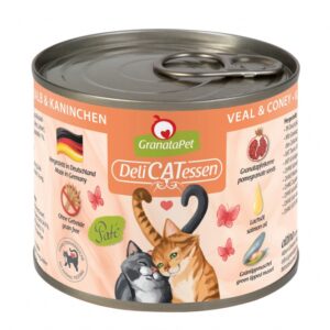GranataPet DeliCatessen ist ein hochwertiges Alleinfuttermittel für ausgewachsene Katzen, das mit natürlichen Zutaten wie Granatapfelkernen, Taurin und Leinöl hergestellt wird. Diese speziellen Granatapfelkerne sind reich an Polyphenolen, die dazu beitragen, freie Radikale abzufangen und das Immunsystem Ihrer Katze zu stärken. Das Futter enthält 72 % hochwertiges Kalb- und Kaninchenfleisch sowie natürliche Bestandteile wie Grünlippmuschel, die für gesunde Gelenke sorgt. GranataPet ist frei von Getreide, Gluten, Zucker und künstlichen Konservierungsstoffen, was es zu einer ausgezeichneten Wahl für Katzen mit empfindlichem Magen macht. Vertrauen Sie auf die Qualität aus Deutschland und bieten Sie Ihrer Katze ein gesundes und schmackhaftes Futter, das sie lieben wird!
