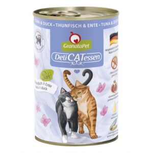 **Optimierte Produktbeschreibung für GranataPet DeliCatessen Thunfisch & Ente** GranataPet DeliCatessen ist das ideale Alleinfuttermittel für ausgewachsene Katzen, das nicht nur köstlich schmeckt, sondern auch zahlreiche gesundheitliche Vorteile bietet. Mit einem hohen Anteil von 72 % hochwertigem Thunfisch und Entenfleisch, angereichert mit wertvollen Granatapfelkernen, fördert es die Gesundheit Ihrer Katze durch natürliche Polyphenole, die freie Radikale abfangen und das Immunsystem stärken. Hergestellt in Deutschland, enthält dieses Futter essentielle Nährstoffe wie Taurin und Leinöl sowie die Vorteile von Grünlippmuschel, die natürliches Chondroitin und Glucosamin liefert. Das Futter ist frei von Getreide, Gluten, Zucker und künstlichen Konservierungsstoffen, was es zur perfekten Wahl für sensible Katzen macht. Die analytischen Bestandteile umfassen 10,3 % Protein und 5,5 % Fett, sowie einen hohen Feuchtigkeitsgehalt von 80 %, der zur Hydration beiträgt. Egal ob Ihre Katze sterilisiert oder aktiv ist, GranataPet bietet eine angepasste Fütterungsempfehlung, um die individuellen Bedürfnisse zu erfüllen. Verwöhnen Sie Ihre Katze mit einem qualitativ hochwertigen Futter, das nicht nur gut schmeckt, sondern auch gesund ist! **Keywords:** GranataPet, Katzenfutter, Alleinfuttermittel, Thunfisch, Ente, Granatapfelkerne, hochwertig, gesund, getreidefrei, glutenfrei, Taurin, Grünlippmuschel, Immunsystem, natürliche Inhaltsstoffe.