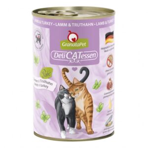 GranataPet DeliCatessen ist das ideale Alleinfuttermittel für ausgewachsene Katzen, das durch seine hochwertige Zusammensetzung überzeugt. **Granatapfelkerne** sind reich an natürlichen **Polyphenolen** (Ellagsäure), die Ihrer Katze helfen, das Immunsystem zu stärken und Zellen vor freien Radikalen zu schützen. Hergestellt in Deutschland, enthält dieses Futter wertvolles **Lamm- und Truthahnfleisch** (72%) sowie **Taurin**, **Leinöl** und die gesunde **Grünlippmuschel**, die reich an natürlichem Chondroitin und Glucosamin ist. GranataPet ist zudem **getreidefrei**, **glutenfrei** und enthält keine künstlichen Konservierungsstoffe oder Zuckerzusätze. Verwöhnen Sie Ihre Katze mit einem schmackhaften Futter, das nicht nur lecker ist, sondern auch zur Gesundheit und Vitalität Ihrer Katze beiträgt. **Fütterungsempfehlung:** Passen Sie die Menge entsprechend dem Gewicht Ihrer Katze an, um optimale Ergebnisse zu erzielen.