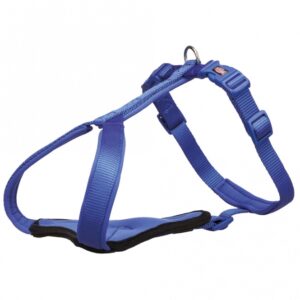 Dieses hochwertige Gurtband in royalblau bietet optimalen Komfort und Sicherheit für Ihre Haustiere. Mit einem breiten, neoprengepolsterten Brustpolster sorgt es für eine ideale Druckverteilung, sodass Ihr Hund sich wohlfühlt, während Sie unterwegs sind. Der stufenlos verstellbare Bruststeg und Bauchgurt ermöglichen eine perfekte Anpassung an den Bauchumfang von ca. 30-37 cm, ideal für kleine Hunde in den Größen XXS-XS. Zusätzlich bietet das Gurtband einen praktischen Anleinring sowie reflektierende Elemente im Brustbereich, die für mehr Sichtbarkeit und Sicherheit bei Nacht sorgen. Entscheiden Sie sich für dieses Gurtband und genießen Sie die Kombination aus hoher Qualität und durchdachtem Design für unbeschwerte Spaziergänge.