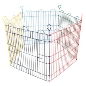 Machen Sie Ihrem Kaninchen oder Meerschweinchen eine große Freude mit unserem praktischen Freigehege aus bunten Metallelementen! Dieses hochwertige Gehege hat eine Höhe von ca. 60 cm und lässt sich mühelos auf der Wiese aufstellen, sodass Ihre kleinen Freunde direkt im Freien spielen können. Mit einer praktischen Tür können die Tiere ganz einfach hineingesetzt werden. Ideal für den Outdoor- und Indoor-Einsatz, bietet dieses Freigehege mit den Maßen von ca. 90 x 90 x 60 cm (LxBxH) ausreichend Platz zum Herumtollen und Erkunden. Gönnen Sie Ihrem Haustier die Freiheit, die es verdient – für glückliche und aktive Tiere!